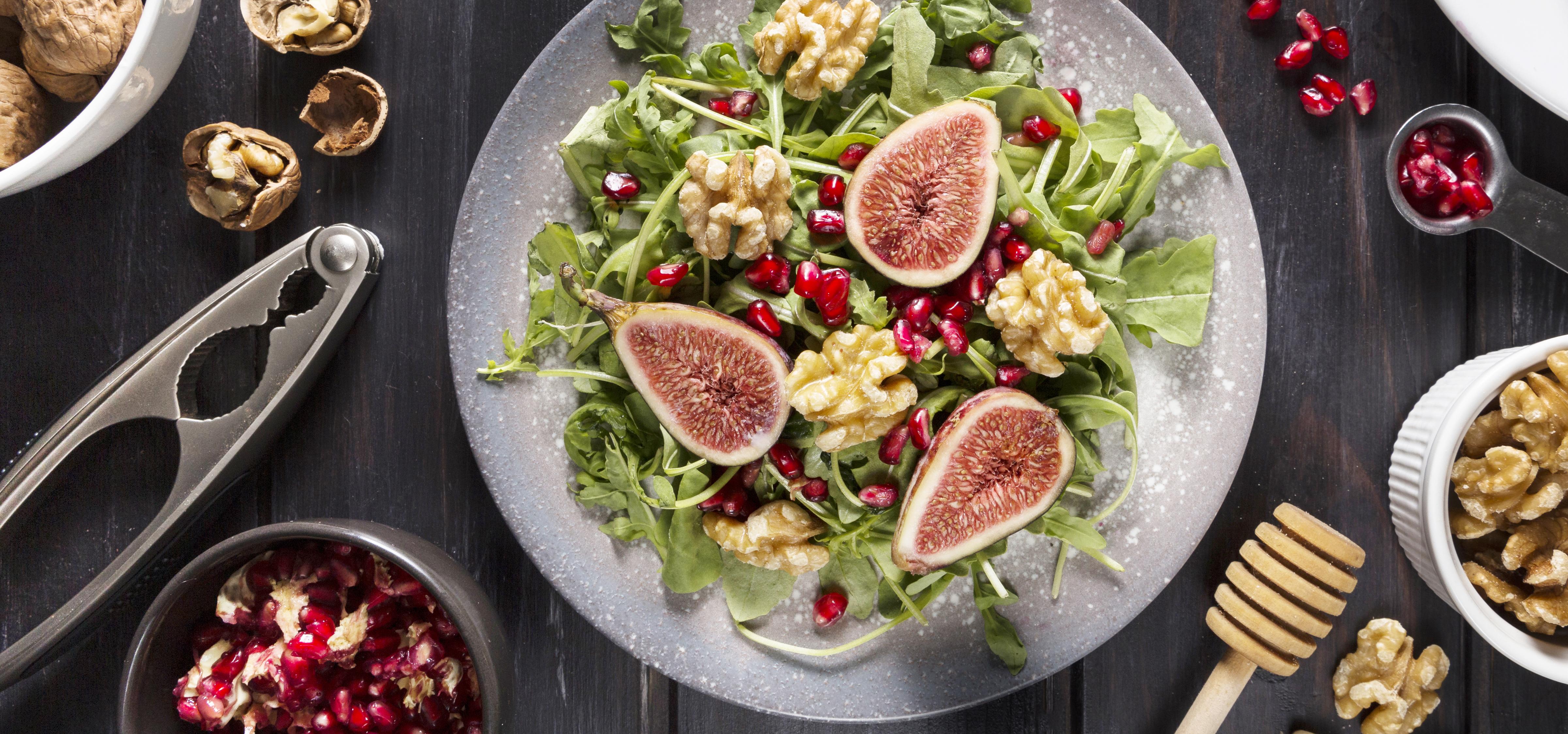flat lay autumn fig salad with walnuts (1)