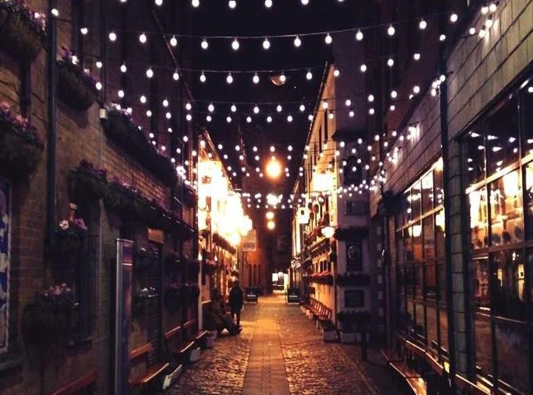 Comparing Your Options: Banks vs. Online Money Transfer Services